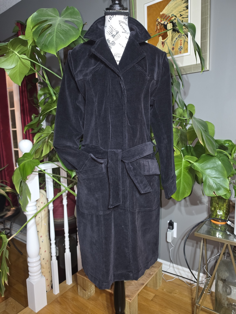Women's Black Corduroy Long-Sleeve Belted Jacket